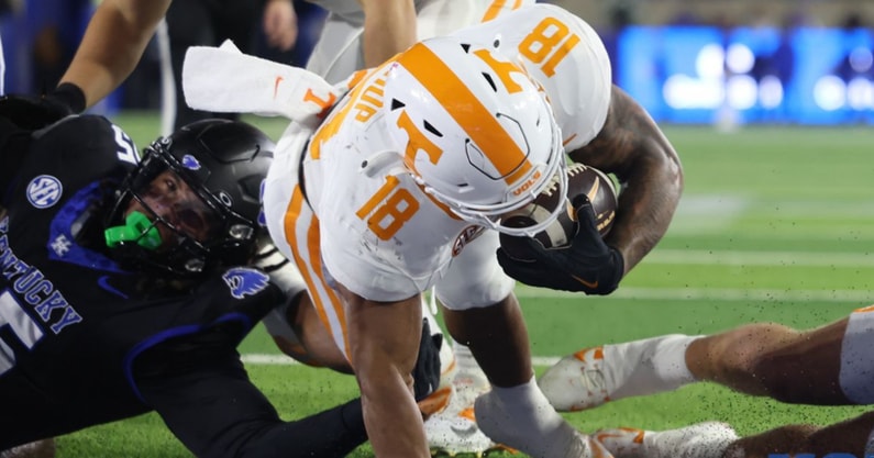 Tennessee RB DeSean Bishop rushes for a touchdown at UK, via Dr. Michael Huang, Kentucky Sports Radio:On3
