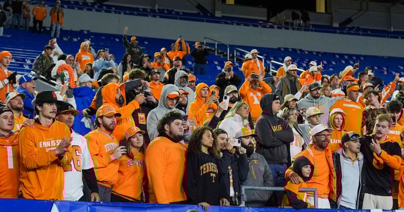 tennessee-fans-in-lexington