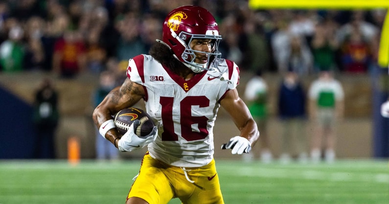 USC Trojans wide receiver Tanook Hines (16) runs the ball against the Notre Dame Fighting Irish during the first half at Notre Dame Stadium