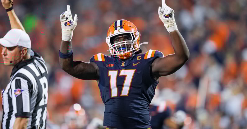 Illinois OLB Gabe Jacas