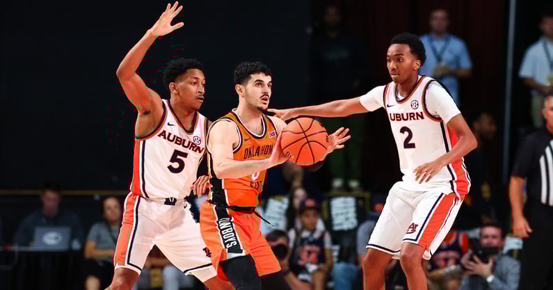 Kaden Magwood and Abdul Bashir against Oklahoma State. (Photo by Auburn Athletics)