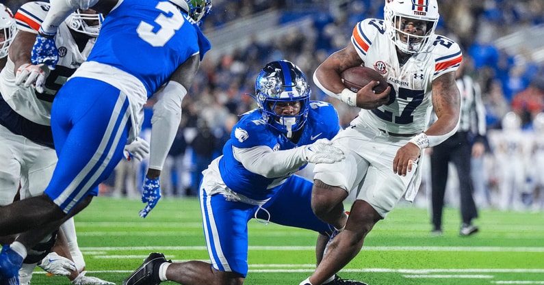 Lexington, KY - 20241026 - Auburn Tigers Football vs. Kentucky Wildcats
