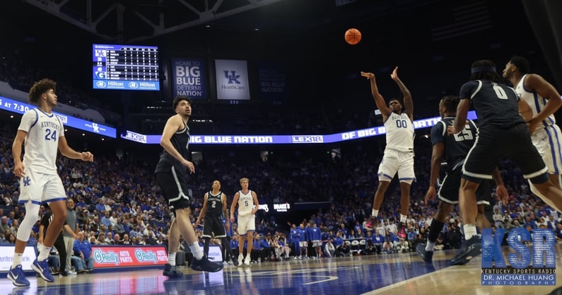 Kentucky guard Otega Oweh shoots a jumper versus Georgetown - Dr. Michael Huang, Kentucky Sports Radio/On3