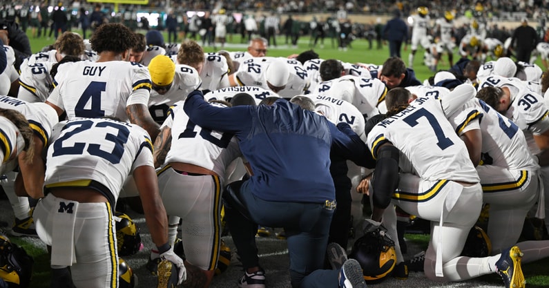 Michigan team prayer tunnel warmup practice