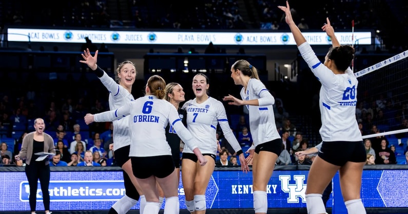 kentucky-volleyball-sweeps-vanderbilt-sole-possesion-1st-place-sec