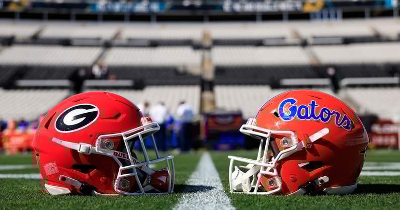 Florida-Gators-Georgia-Bulldogs-helmets