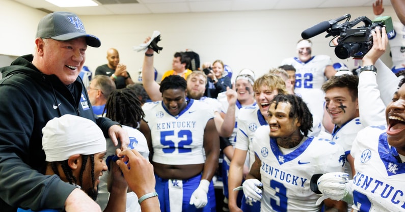 mark-stoops-lets-kentucky-dance-joyful-locker-room-auburn-win