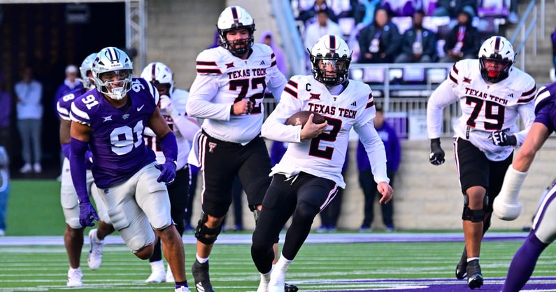 Behren Morton scrambles vs Kansas State