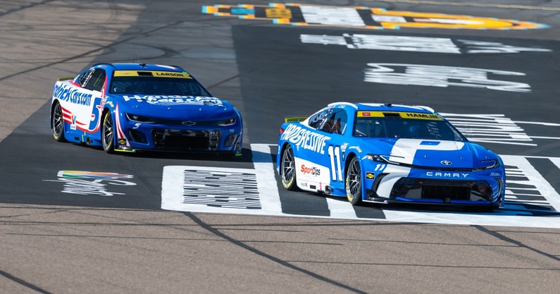 Denny Hamlin Kyle Larson (4)