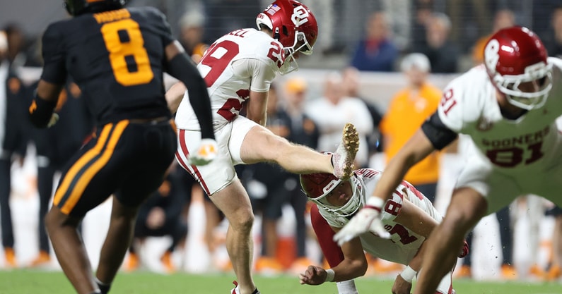 OU kicker Tate Sandell
