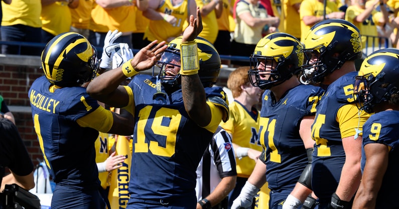 Michigan Wolverines football quarterback Bryce Underwood and the rest of the offense celebrate after a WR Donaven McCulley touchdown against Wisconsin. (Photo by Lon Horwedel / TheWolverine.com)