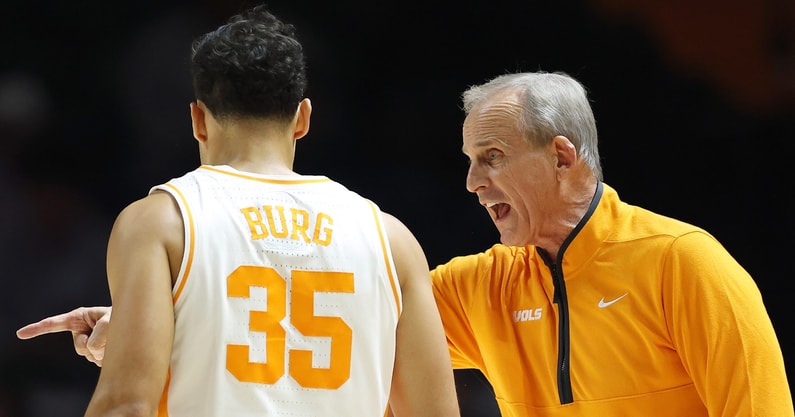 Randy Sartin-Imagn Images | Nov 3, 2025; Knoxville, Tennessee, USA; Tennessee Volunteers head coach Rick Barnes speaks with guard Ethan Burg (35) during the second half against the Mercer Bears at Thompson-Boling Arena at Food City Center.
