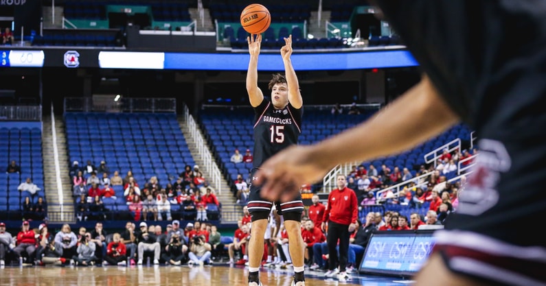 https://www.on3.com/predicting-south-carolinas-starting-lineup-and-all-other-roles-for-2025-26-season/