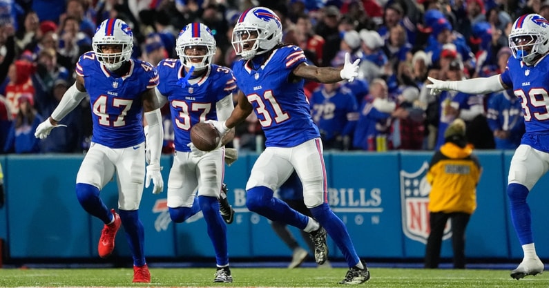 bbnfl-week-9-maxwell-hairston-picks-off-mahomes-chris-rodriguez-scores-again