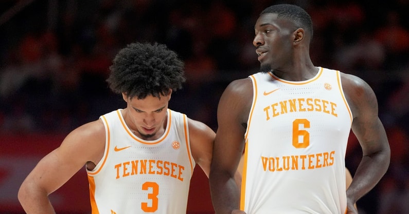 Saul Young/News Sentinel / USA TODAY NETWORK via Imagn Images | Tennessee forward DeWayne Brown II (6) and guard Bishop Boswell (3) confer during the college basketball exhibition game against Duke on October 26, 2025, in Knoxville, Tenn.