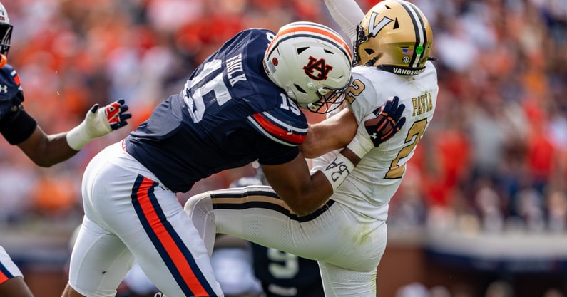 Keldric Faulk (Photo by Matt Rudolph/AuburnSports)