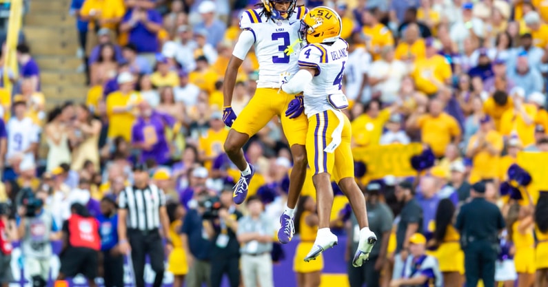 Syndication: The Daily Advertiser