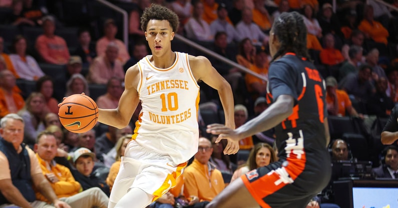 Randy Sartin-Imagn Images | Nov 3, 2025; Knoxville, Tennessee, USA; Tennessee Volunteers forward Nate Ament (10) moves the ball against Mercer Bears guard Baraka Okojie (6) during the first half at Thompson-Boling Arena at Food City Center.
