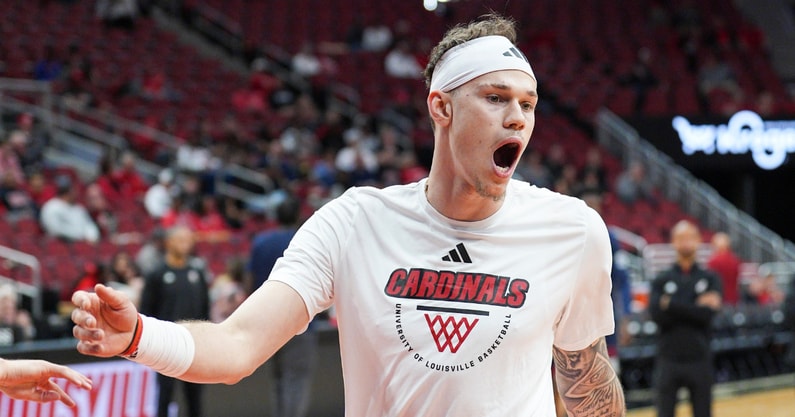 Louisville Cardinals forward Kasean Pryor (7) warms up with the team before the game against South Carolina State at the KFC Yum! Center Monday night, Nov. 3, 2025.