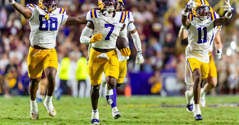 Syndication: The Daily Advertiser