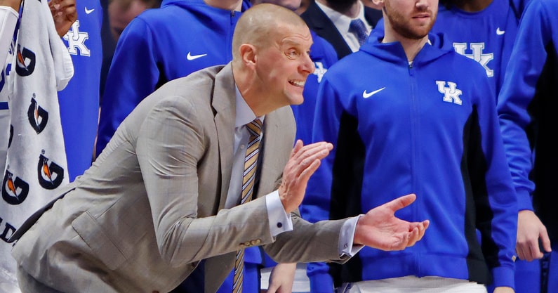 z - Pope claps _MG_0461