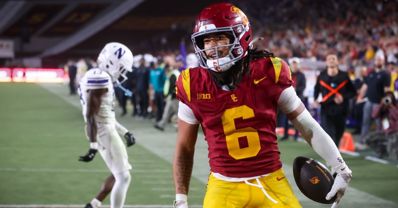 USC wide receiver Makai Lemon scores a touchdown against Northwestern