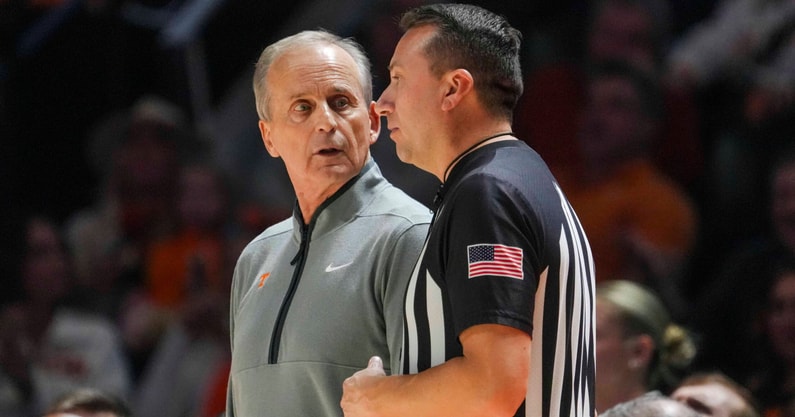 Angelina Alcantar/News Sentinel / USA TODAY NETWORK via Imagn Images | Tennessee coach Rick Barnes looks at the referee after he makes a foul call on Tennessee call during a NCAA basketball game between the Tennessee Volunteers and Northern Kentucky Norse at Thompson-Boling Arena at Food City Center on Nov. 8, 2025.