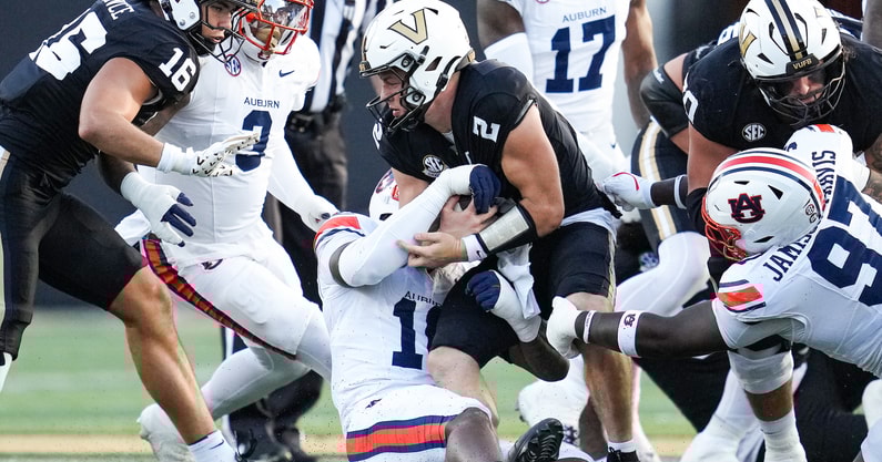 Nashville, TN - 20251108 - Auburn Tigers Football vs. #15 Vanderbilt Commodores
