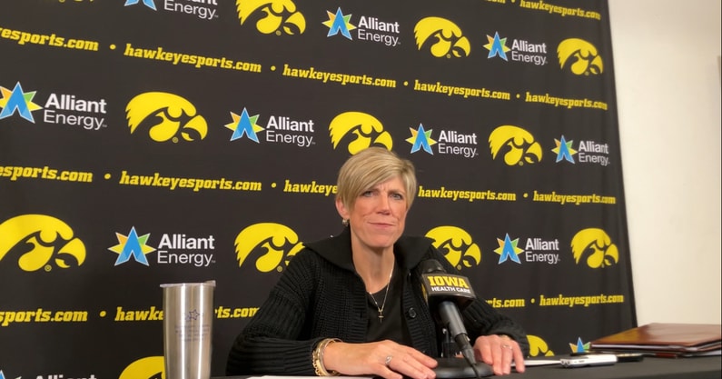 Jan Jensen recaps the Hawkeyes win over Evansville. (Photo by Kyle Huesmann)