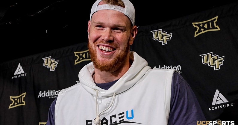 2S9A0002.00_05_20_05.Still005