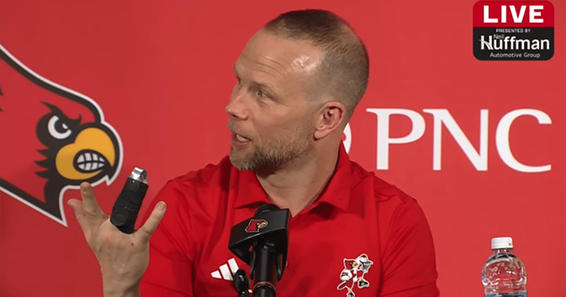 Louisville coach Pat Kelsey's dislocated finger