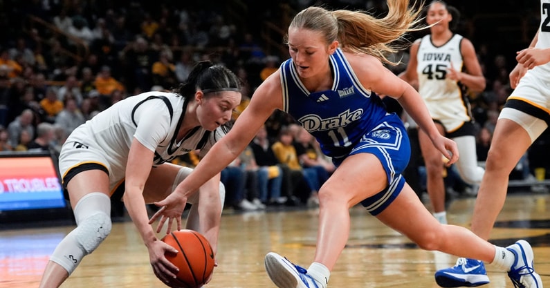 The Hawkeyes defeated Drake 100-58 on Thursday night. (Photo by Julia Hansen/Iowa City Press-Citizen)