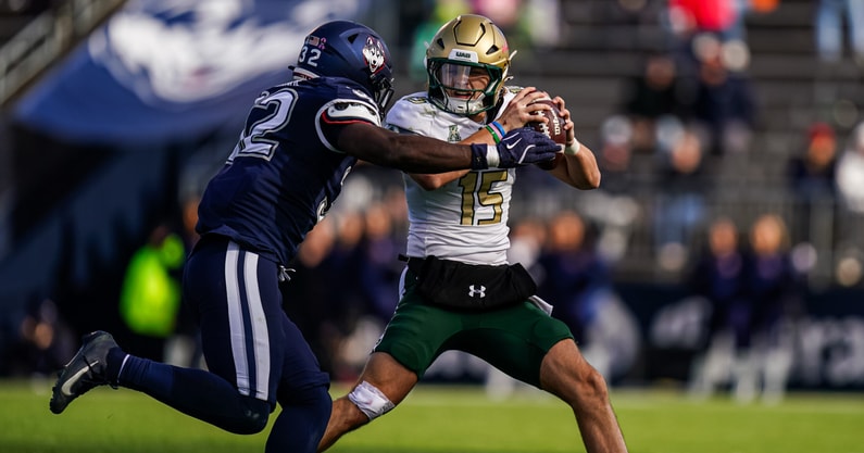 UConn Football linebacker Oumar Diomande versus USF