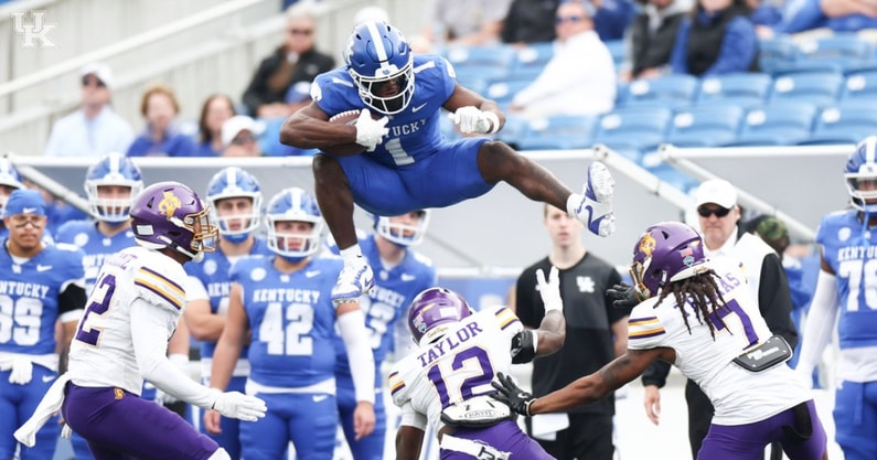 Copy of Copy of four-star-julian-phillips-discusses-recruitment-official-visits (15)