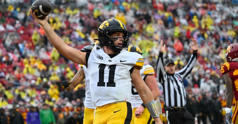 The Hawkeyes fell to USC on Saturday in Los Angeles. (Photo by Dennis Scheidt)