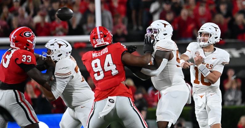 ut_vs_georgia-2210_manning