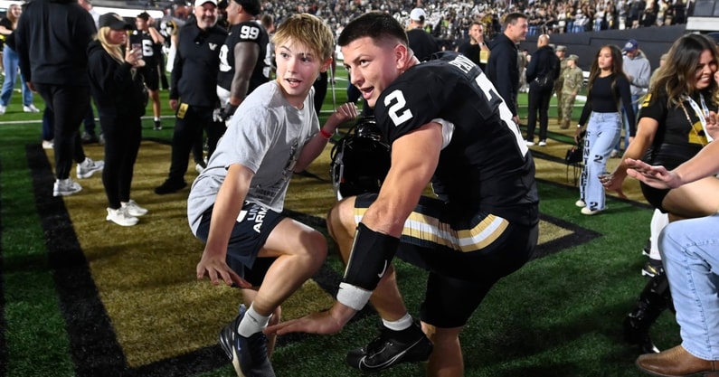 Diego Pavia, Vanderbilt. Heisman pose