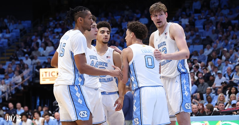 130A0163-uncgenmb-huddle