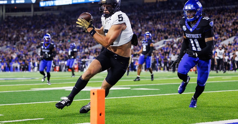 NCAA Football: Vanderbilt at Kentucky