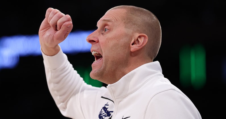 Mark-Pope-doubles-down-that-pregame-Louisville-incident-is-a-dud