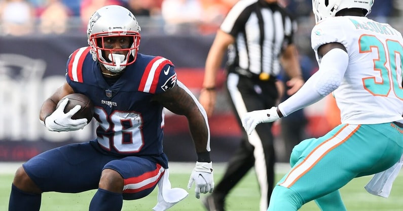 NFL: Miami Dolphins at New England Patriots