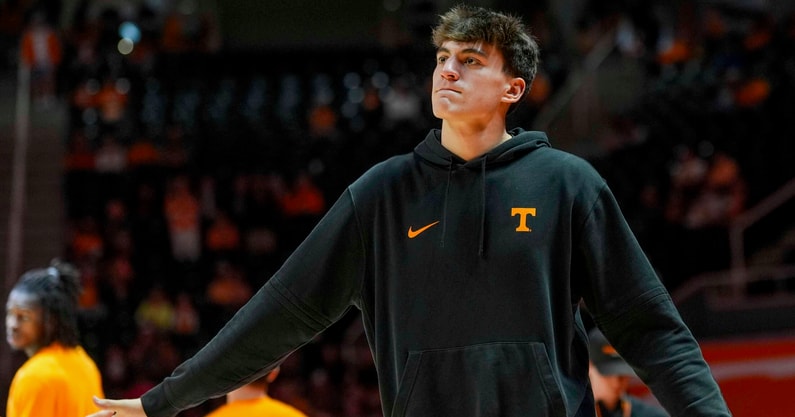 Angelina Alcantar/News Sentinel / USA TODAY NETWORK via Imagn Images | Tennessee forward J.P. Estrella (13) high-fives teammates before a NCAA basketball game between the Tennessee Volunteers and Tennessee State Tigers at Thompson-Boling Arena at Food City Center in Knoxville, Tenn., on Nov. 20, 2025.