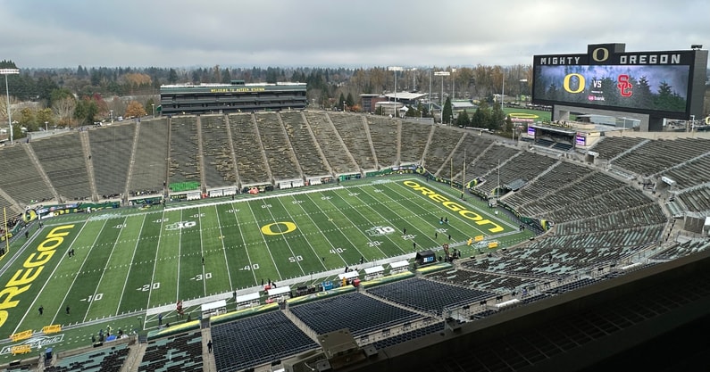 Autzen Stadium is ready for the No. 7 Oregon Ducks to host the No. 15 USC Trojans