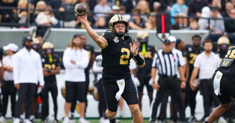 Vanderbilt QB Diego Pavia throws a pass against Kentucky, Via Mont Dawson, KSR