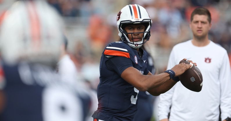 Auburn QB Deuce Knight