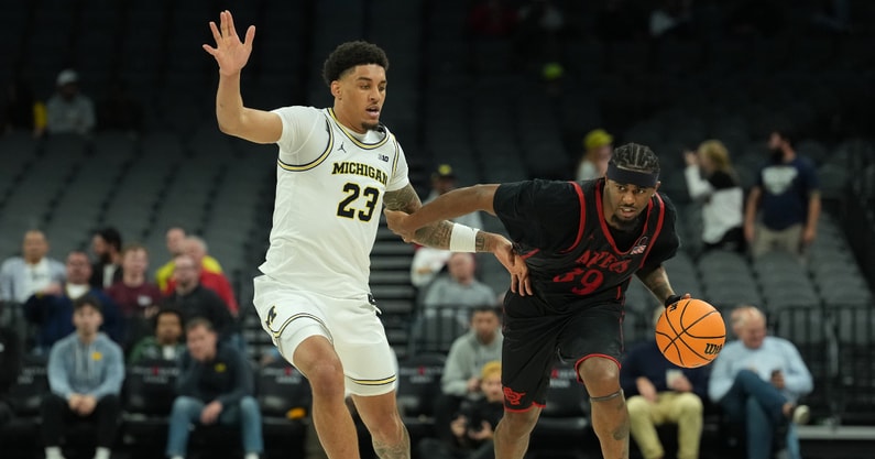 Michigan Wolverines basketball forward Yaxel Lendeborg defending against San Diego State in a blowout win. He and his teammates made it hard on coach Brian Dutcher and the Aztecs. (Photo by Kirby Lee-Imagn Images)
