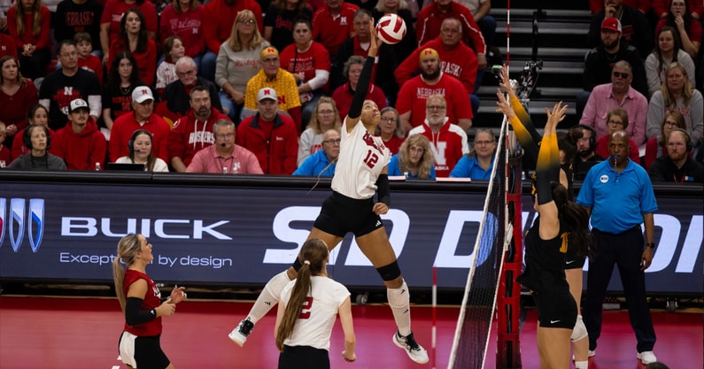 Taylor Landfair Nebraska volleyball (1)