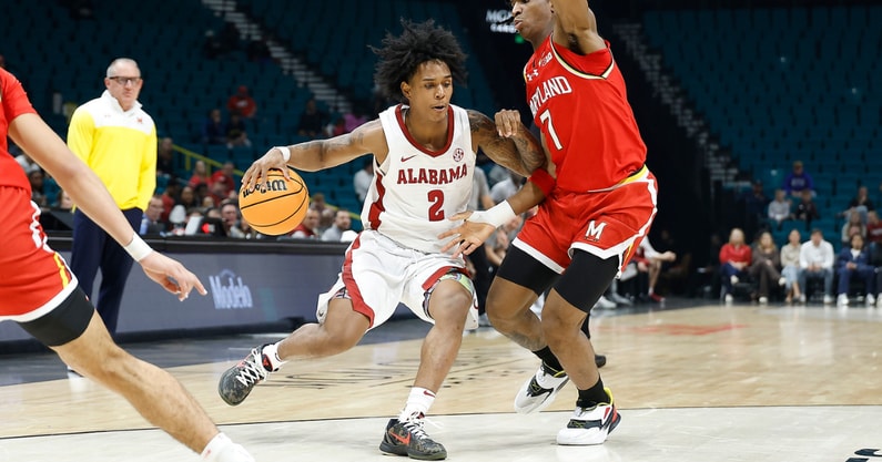 Alabama guard Aden Holloway