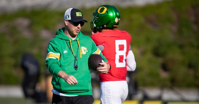 Oregon inside linebackers coach Will Stein leads practice as the Oregon Ducks hit the practice field ahead of Michigan State Tuesday, Oct. 1, 2024 at the Hatfield-Dowlin Complex in Eugene, Ore. © Ben Lonergan/The Register-Guard / USA TODAY NETWORK via Imagn Images