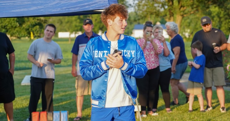 Moeller's Matt Ponatoski speaks to his family and friends after verbally committing to the University of Kentucky - © Brendan Connelly/ The Enquirer / USA TODAY NETWORK via Imagn Images
